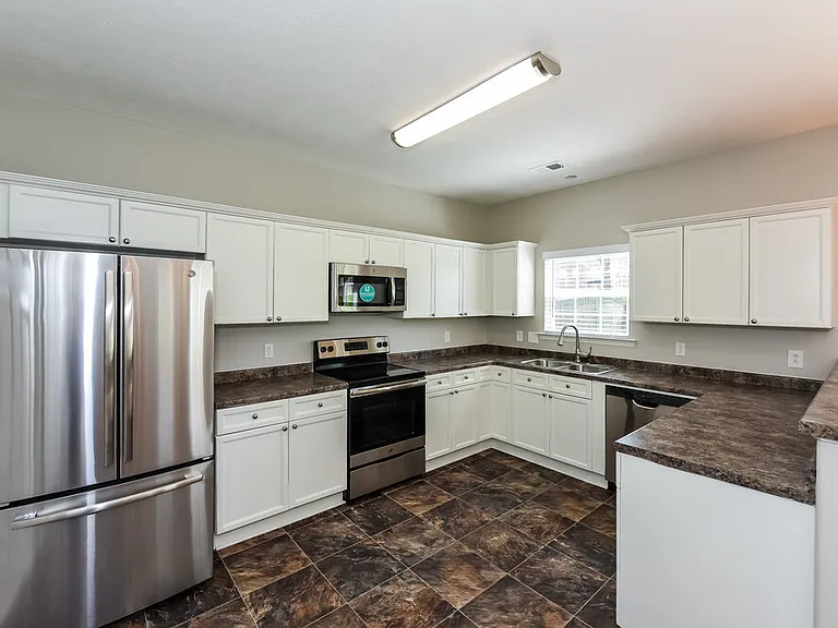 817 Sandworth Cv — Photo 7
