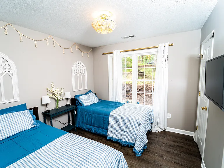 390 Oakview Park Rd — Photo 9