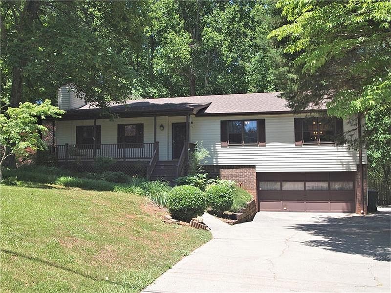 1st image of 304 Summer Ct