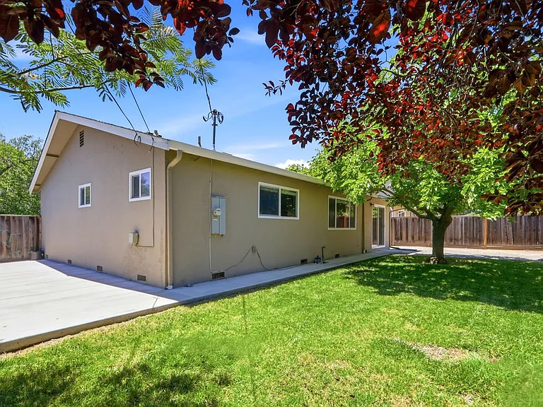 4737 Regina Way — Photo 15