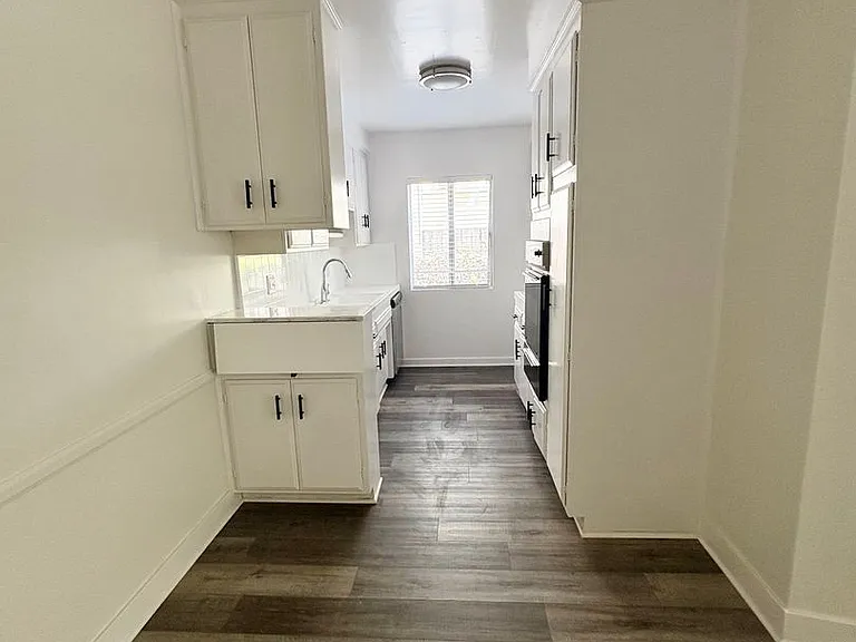Peerless Apartments — Photo 20