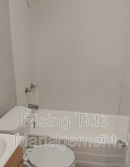 511 10th Ave — Photo 13