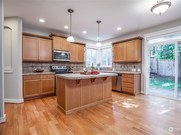 5th image of 9724 186th Street E