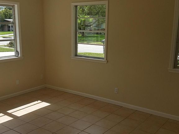 4th image of 1013 Regalia Dr