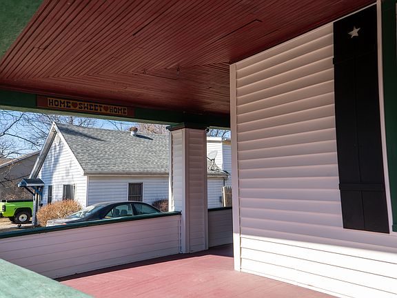 2nd image of 866 Lincoln St