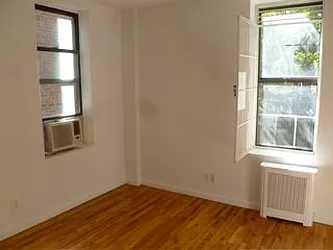 Rented by Robyn Lee, LREB