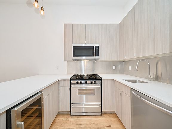 4th image of 45 Beekman St Unit Penthouse 5n