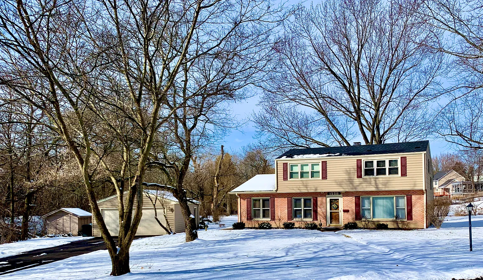 1228 Greenwood Rd photo 1