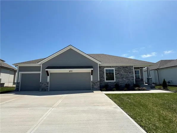 18724 Deer Run St, Spring Hill, KS 66083