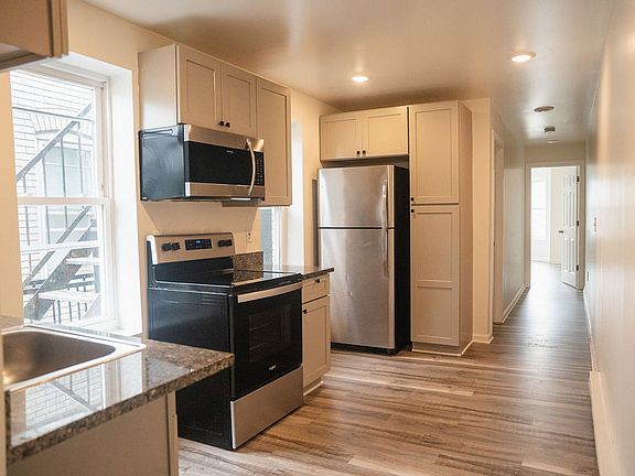 3rd image of 289 E Fairview St #3