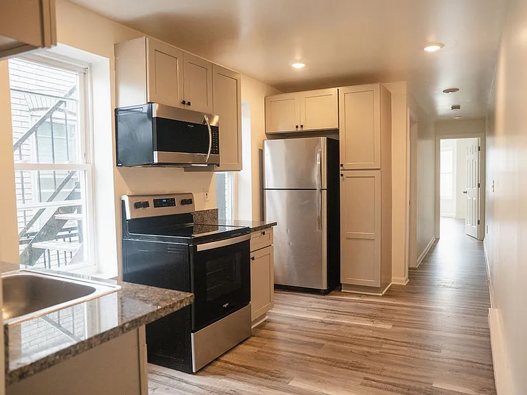 289 E Fairview Street — Photo 3