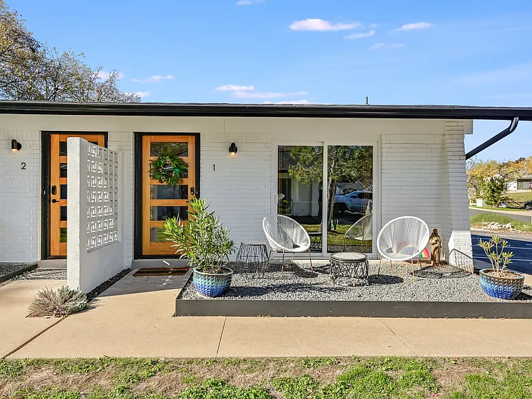 1219 Hollow Creek Dr — Photo 1