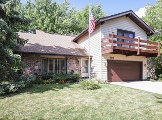 880 Bennington Dr, Crystal Lake, IL 60014