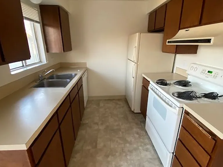174 Colby Court Ln — Photo 4