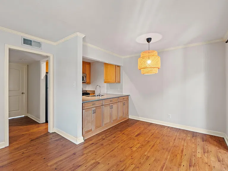 1210 Windsor Rd #220 — Photo 7
