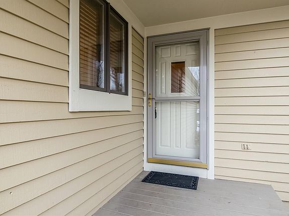 4th image of 665 Woodcreek Cir