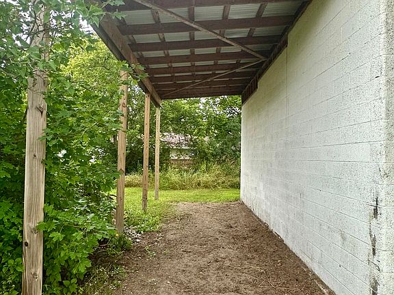 3rd image of 311 Lawndale St