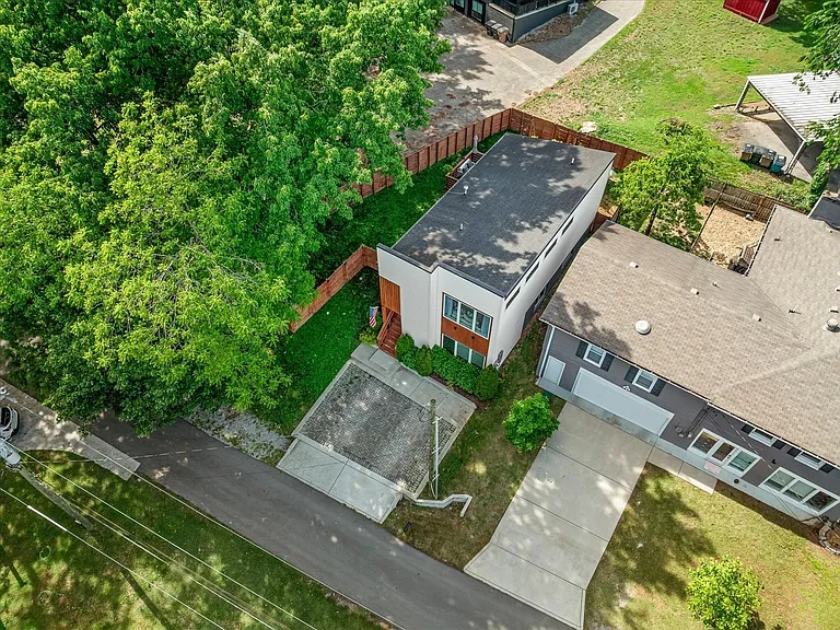 308 Sunliner Dr — Photo 36