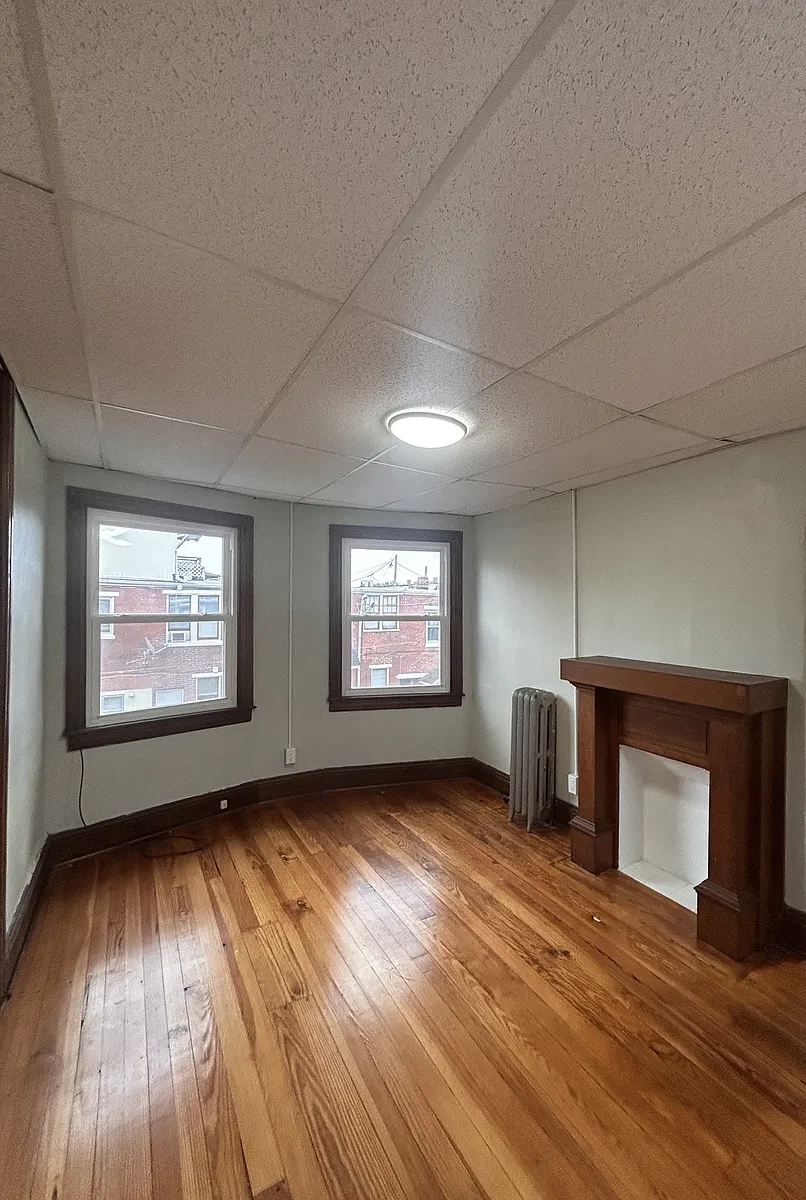 Building Photo - 1200 W King St #2