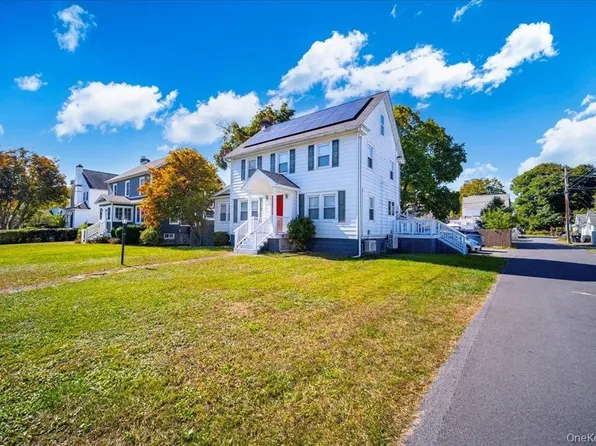 2 Wilbur Ct, Poughkeepsie, NY 12601