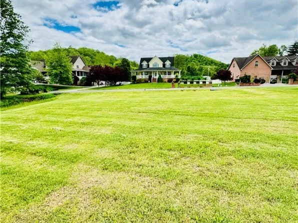 42 Lock Ln, Alum Creek, WV 25003