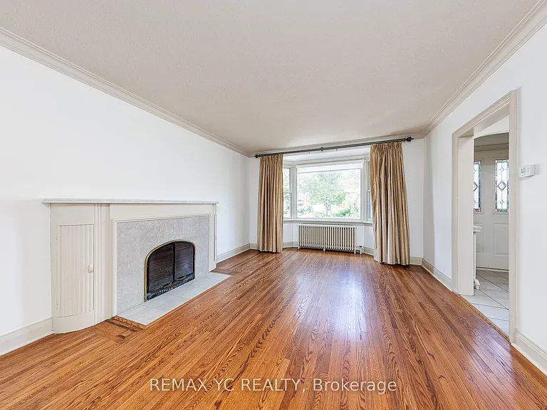 425 Broadway Ave — Photo 2