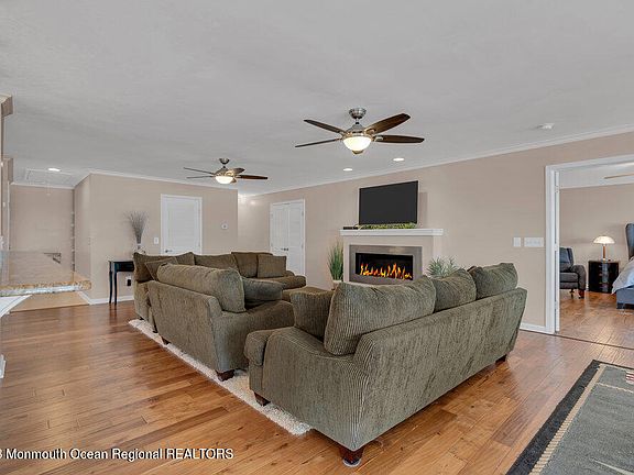 4th image of 350 Cheryl Drive