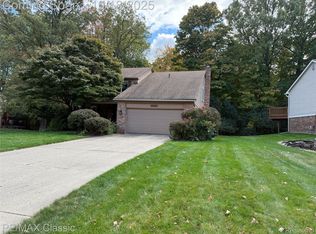 34961 Valley Forge Dr, Farmington Hills, MI 48331