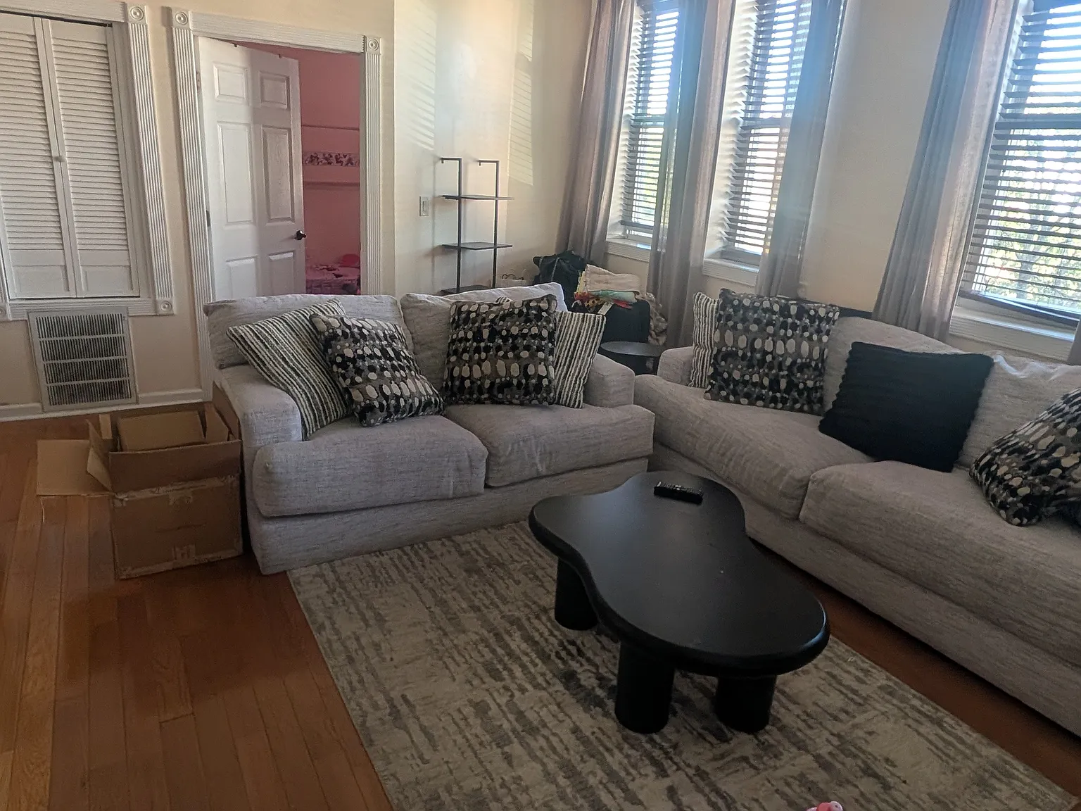 2 bed, 900 sqft, $2,200 — Photo 4