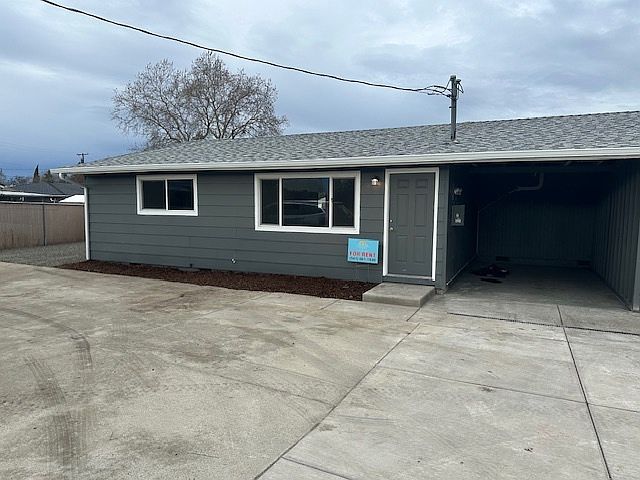 1st image of 1733 Crater Lake Ave