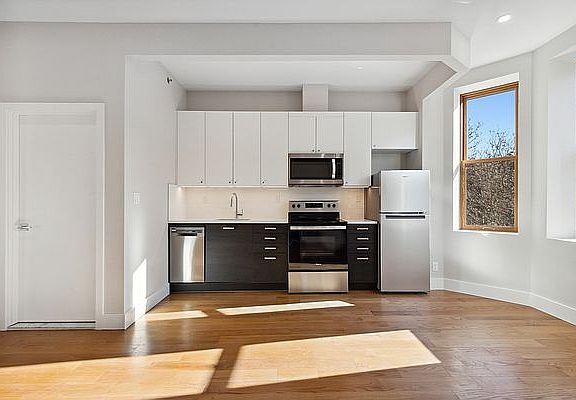 3rd image of 157 Lefferts Pl #3