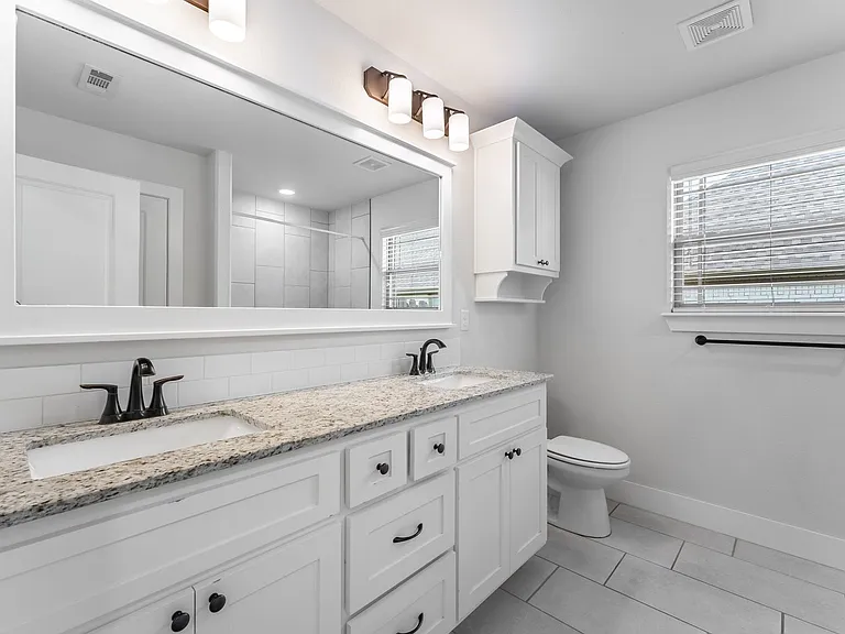 1100 Huntleigh Dr — Photo 15