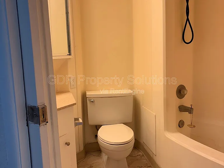 1100 Coal Ave SW #7 — Photo 8