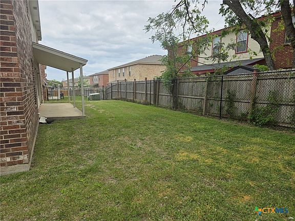 3rd image of 1600 Dugger Cir