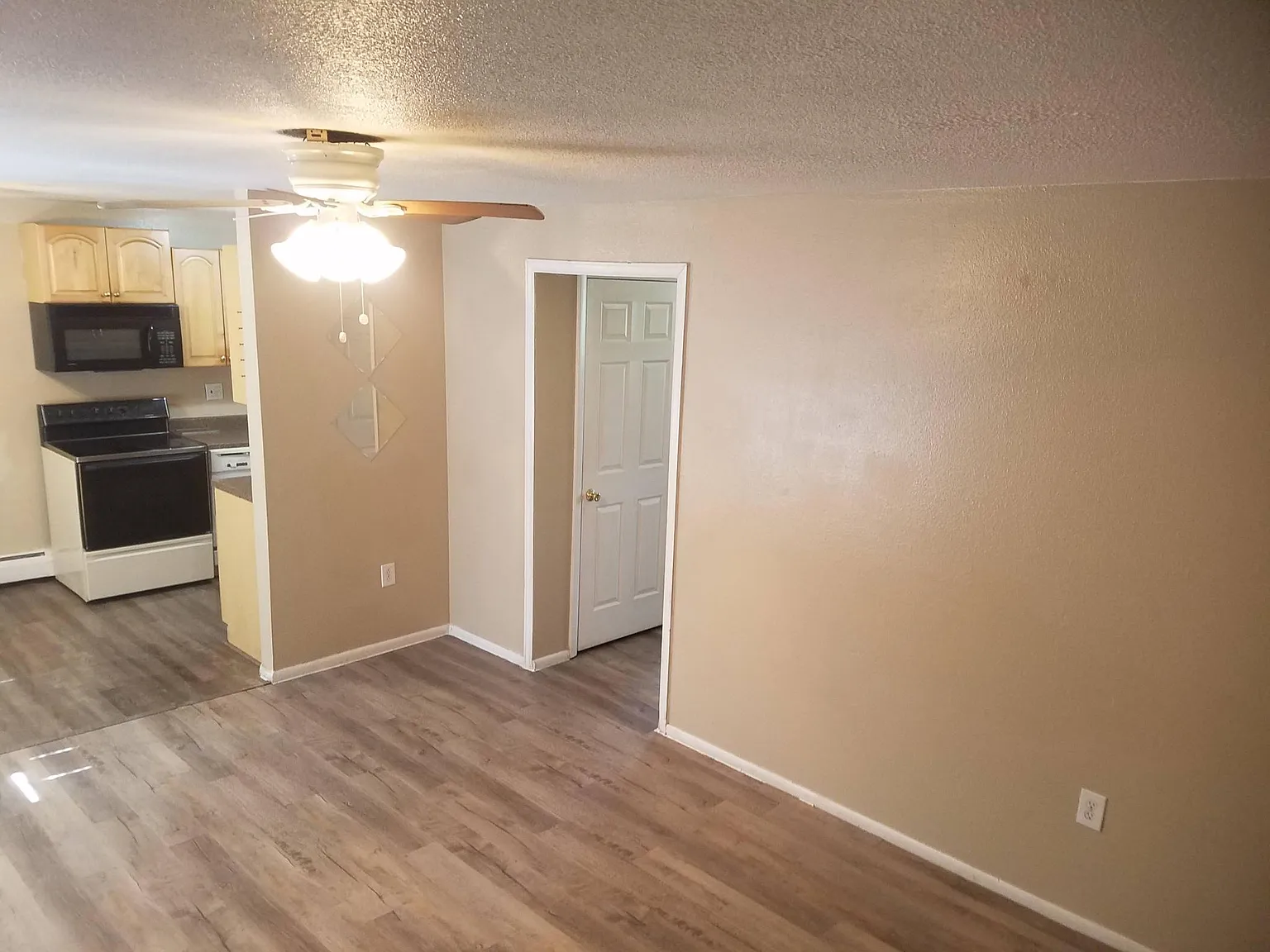 2 bed, 750 sqft, $1,445 — Photo 1