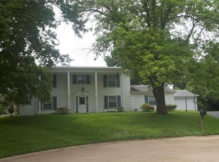 199 River Bend Cir, Chesterfield, MO 63017