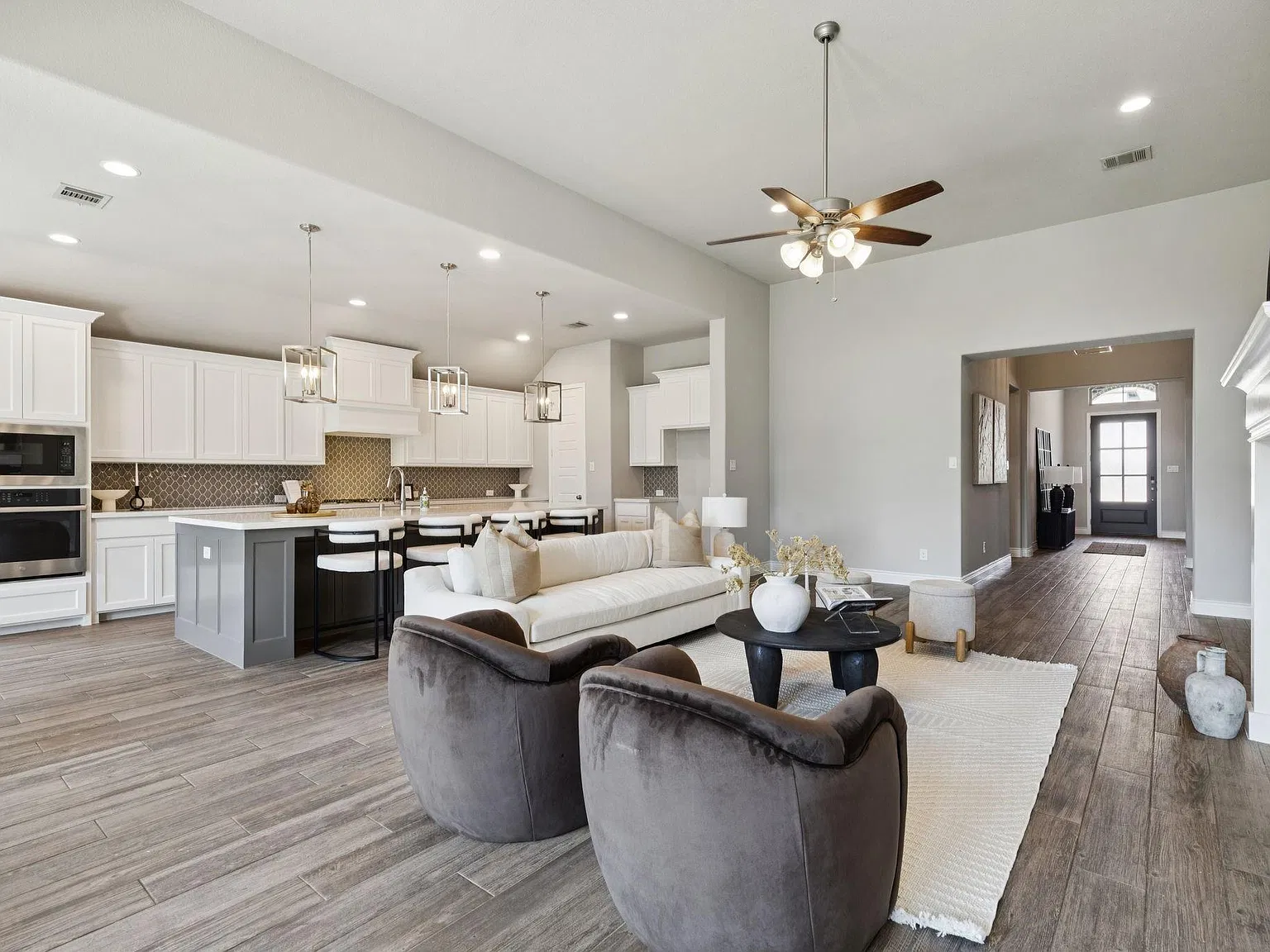 4 bed, 3.5 bath, 2922 sqft, $2,950 — Photo 2