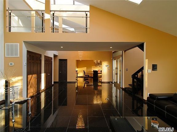 4th image of 2 Watersedge Ct