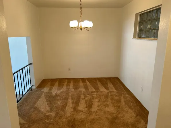 300 Park Ave #22, West Mifflin, PA 15122