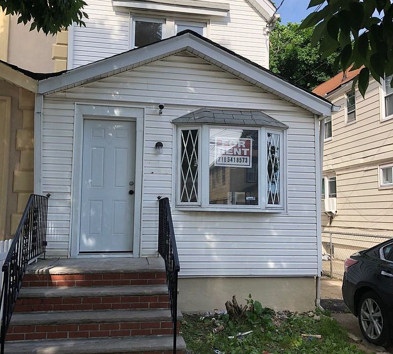 1st image of 11820 202nd St