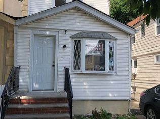 11820 202nd St, Saint Albans, NY 11412