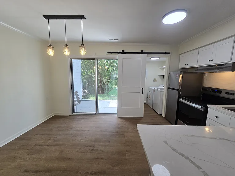 118 Chaucer Ct — Photo 8