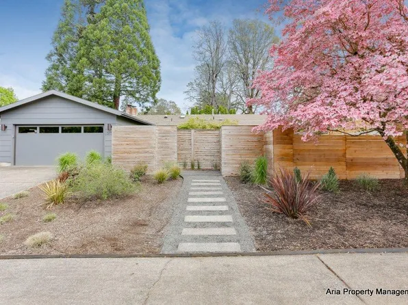 6770 SW Oakwood Dr, Beaverton, OR 97008