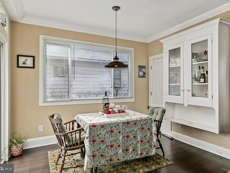 205 Douglass Ave — Photo 4