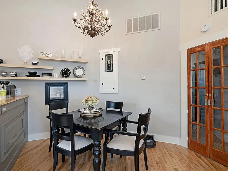 213 Elm Ave — Photo 4