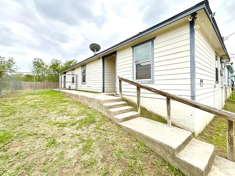 422 Amires Pl — Photo 3