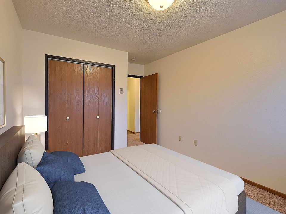 Fargo, ND Village West Apartments | Bedroom