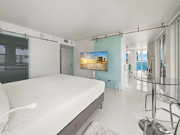 5th image of 2555 Collins Ave APT 1714
