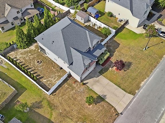 3rd image of 910 Highgrove Drive