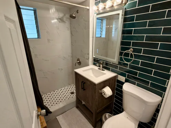 2547 Ala Wai Blvd APT 201, Honolulu, HI 96815